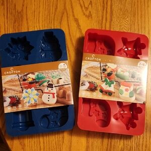 Crofton Holiday Silicone Bakeware Set - Red and Blue